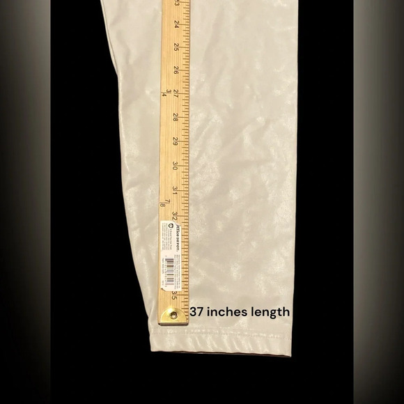 versatile and sleek faux leather legging by Boston Proper size large
L49 - Picture 5 of 7